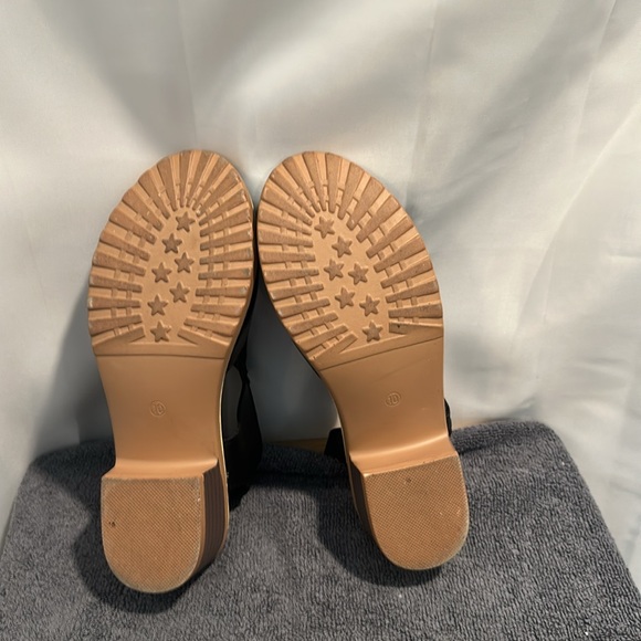 Comfort Black Women's Sandals EUC Size 10 - Picture 3 of 6